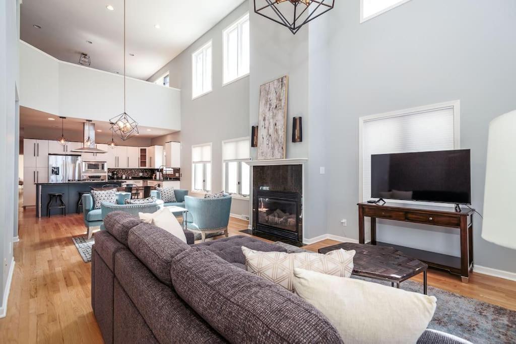 Eclectic Stylish And Cozy Milwaukee Unit Villa Exteriör bild