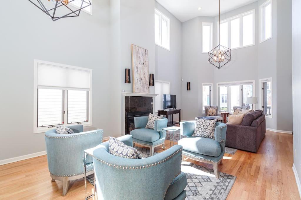 Eclectic Stylish And Cozy Milwaukee Unit Villa Exteriör bild