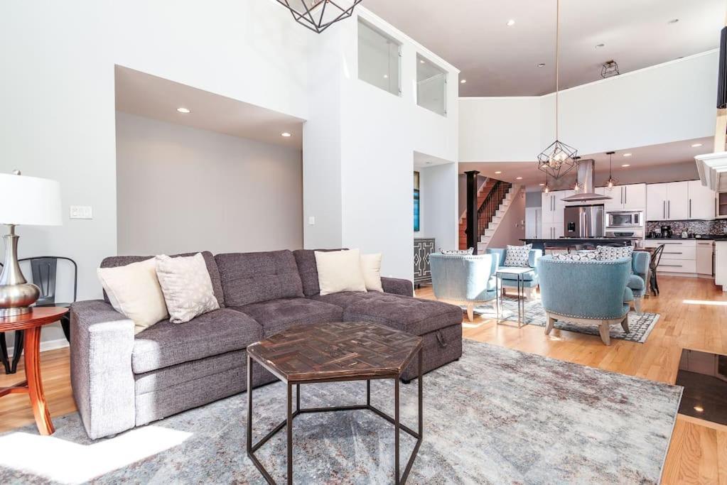 Eclectic Stylish And Cozy Milwaukee Unit Villa Exteriör bild
