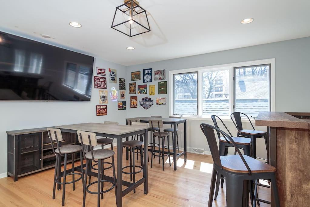 Eclectic Stylish And Cozy Milwaukee Unit Villa Exteriör bild