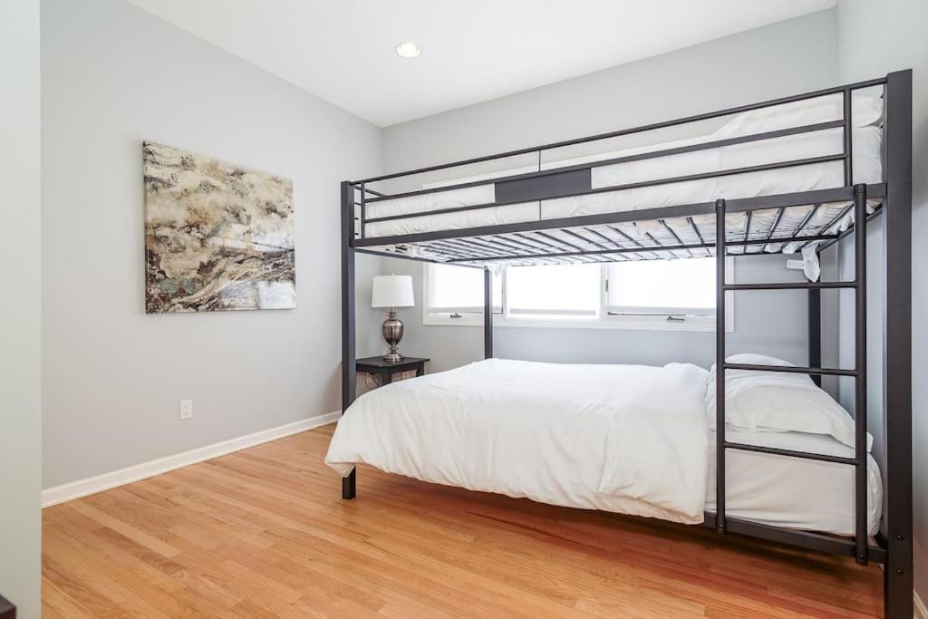 Eclectic Stylish And Cozy Milwaukee Unit Villa Exteriör bild