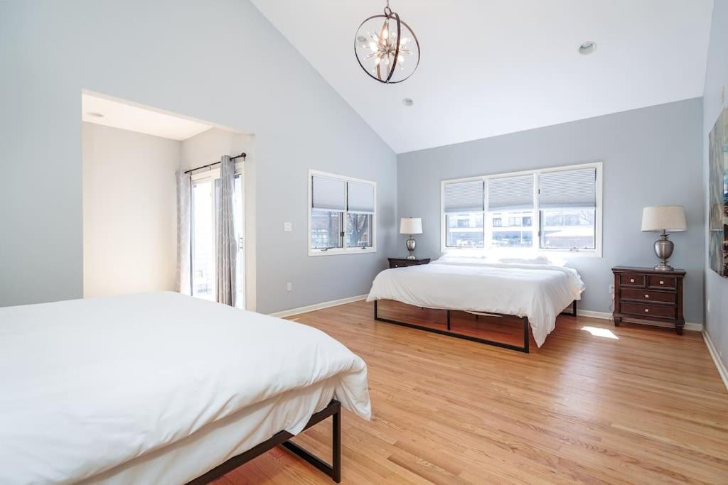 Eclectic Stylish And Cozy Milwaukee Unit Villa Exteriör bild