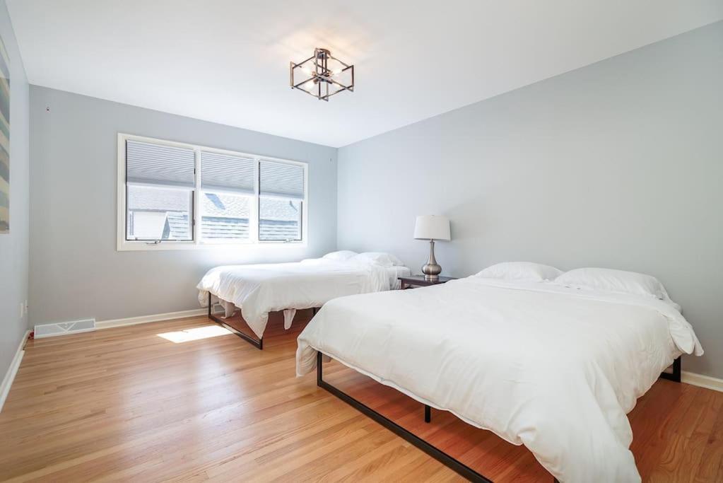 Eclectic Stylish And Cozy Milwaukee Unit Villa Exteriör bild