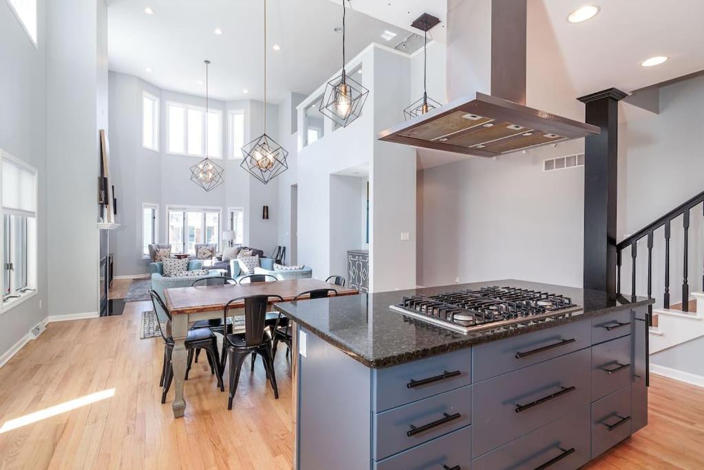 Eclectic Stylish And Cozy Milwaukee Unit Villa Exteriör bild
