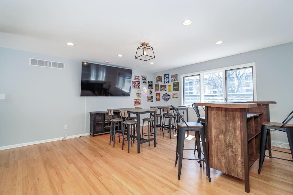 Eclectic Stylish And Cozy Milwaukee Unit Villa Exteriör bild