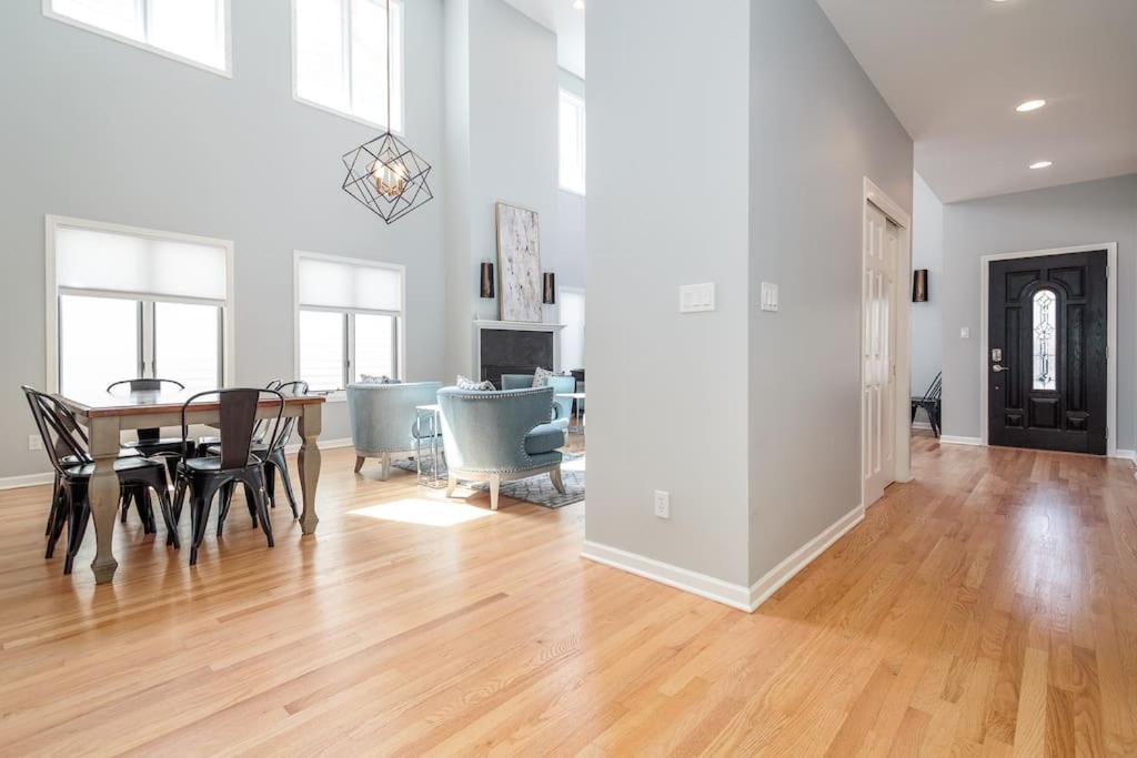 Eclectic Stylish And Cozy Milwaukee Unit Villa Exteriör bild